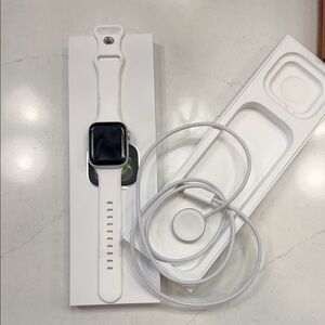 Apple Watch SE Smartwatch with Silver Accents